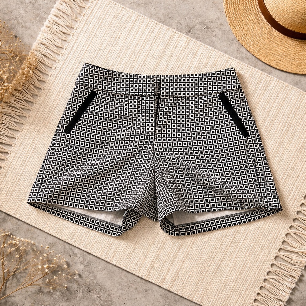 Anne Klein Black and White Sophisticated Tailored Shorts Preppy Casual